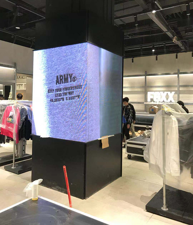 云南昆明某商鋪LED全彩顯示屏由上海智彩科技設(shè)計、安裝